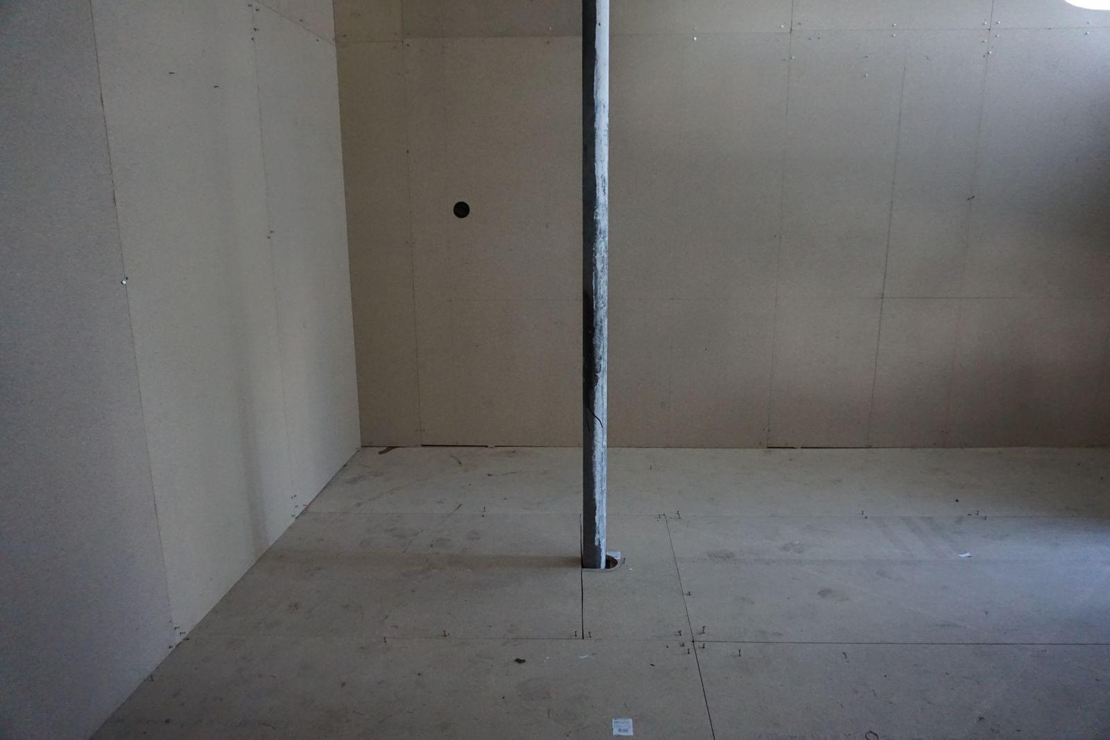 LEONIE LASS, Leonie Lass, Leonie, Lass, Künstlerin, Künstler, Kunst, Stuttgart, Kunstakademie, ABK, abk Stuttgart, Klasse Mosler, IMG, Intermediales Gestalaten, Interdisziplinär, Raum, Installation, Rauminstallation, Sound, Klang, Ton, Performance, happening, art, Kunst, Video, Film, Medien, Wechselwirkung, Kreisläufe, Material, raumbezogen, Raumversorgen, Joseph Beuys, Honigpumpe, Zirkulieren, Wasser, Pumpe, Bottich, Transfer, water, art, Transparez, Graben, graben der abk