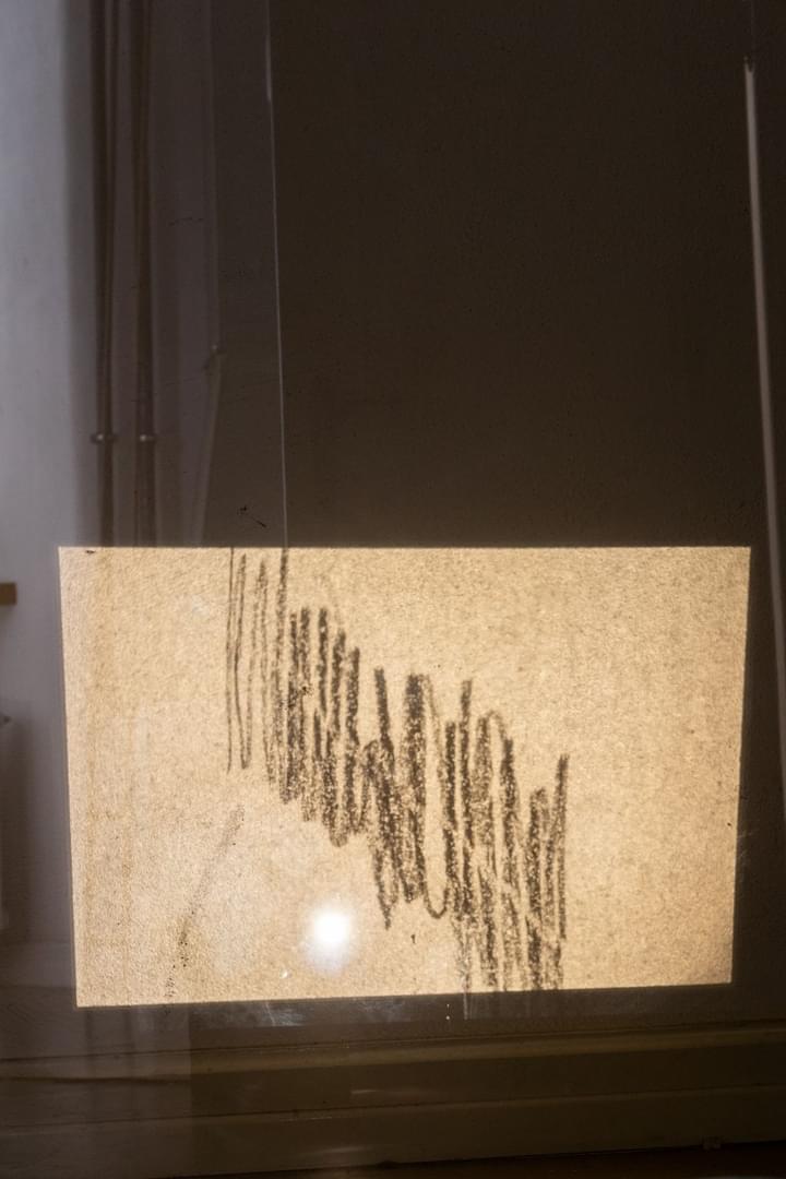 LEONIE LASS, Leonie Lass, Leonie, Lass, Künstlerin, Künstler, Kunst, Stuttgart, Kunstakademie, ABK, abk Stuttgart, Klasse Mosler, IMG, Intermediales Gestalaten, Interdisziplinär, Raum, Installation, Rauminstallation, Sound, Klang, Ton, Performance, happening, art, Kunst, Video, Film, Medien, Wechselwirkung, Kreisläufe, Material, raumbezogen, Raumversorgen, Joseph Beuys, Honigpumpe, Zirkulieren, Wasser, Pumpe, Bottich, Transfer, water, art, Transparez, Graben, graben der abk