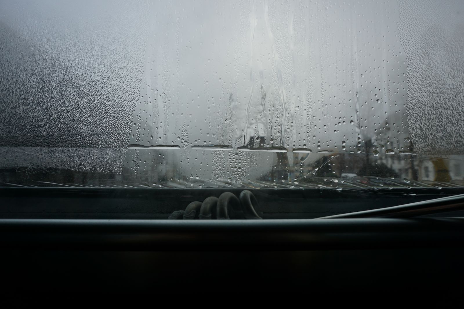 AuflösungAuflösung, ABK Stuttgart, Künstlerin, Stuttgart, Leonie, Lass, Glaskasten, Wasserkreislauf, Wechselwirkung, Performance, Installation, Mixed Media, Video, Interdisziplinär, Klasse Mosler, Wasser, Kondensation, Wasserdampf, Chlor, art