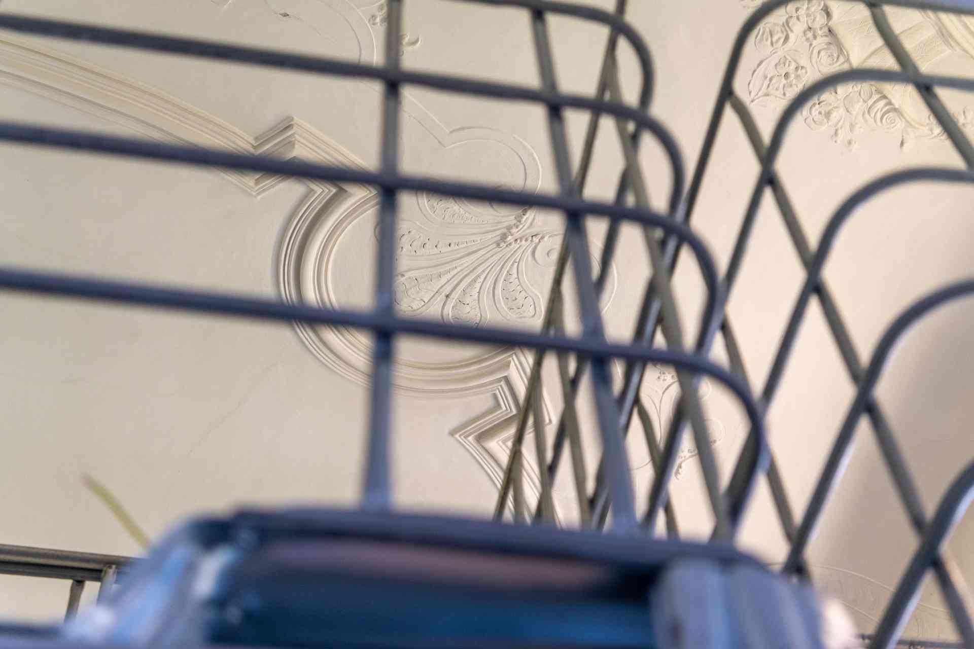 LEONIE LASS, Leonie Lass, Leonie, Lass, Künstlerin, Künstler, Kunst, Stuttgart, Kunstakademie, ABK, abk Stuttgart, Klasse Mosler, IMG, Intermediales Gestalaten, Interdisziplinär, Raum, Installation, Rauminstallation, Sound, Klang, Ton, Performance, happening, art, Kunst, Video, Film, Medien, Wechselwirkung, Kreisläufe, Material, raumbezogen, Raumversorgen, Joseph Beuys, Honigpumpe, Zirkulieren, Wasser, Pumpe, Bottich, Transfer, water, art, Transparez, Graben, graben der abk