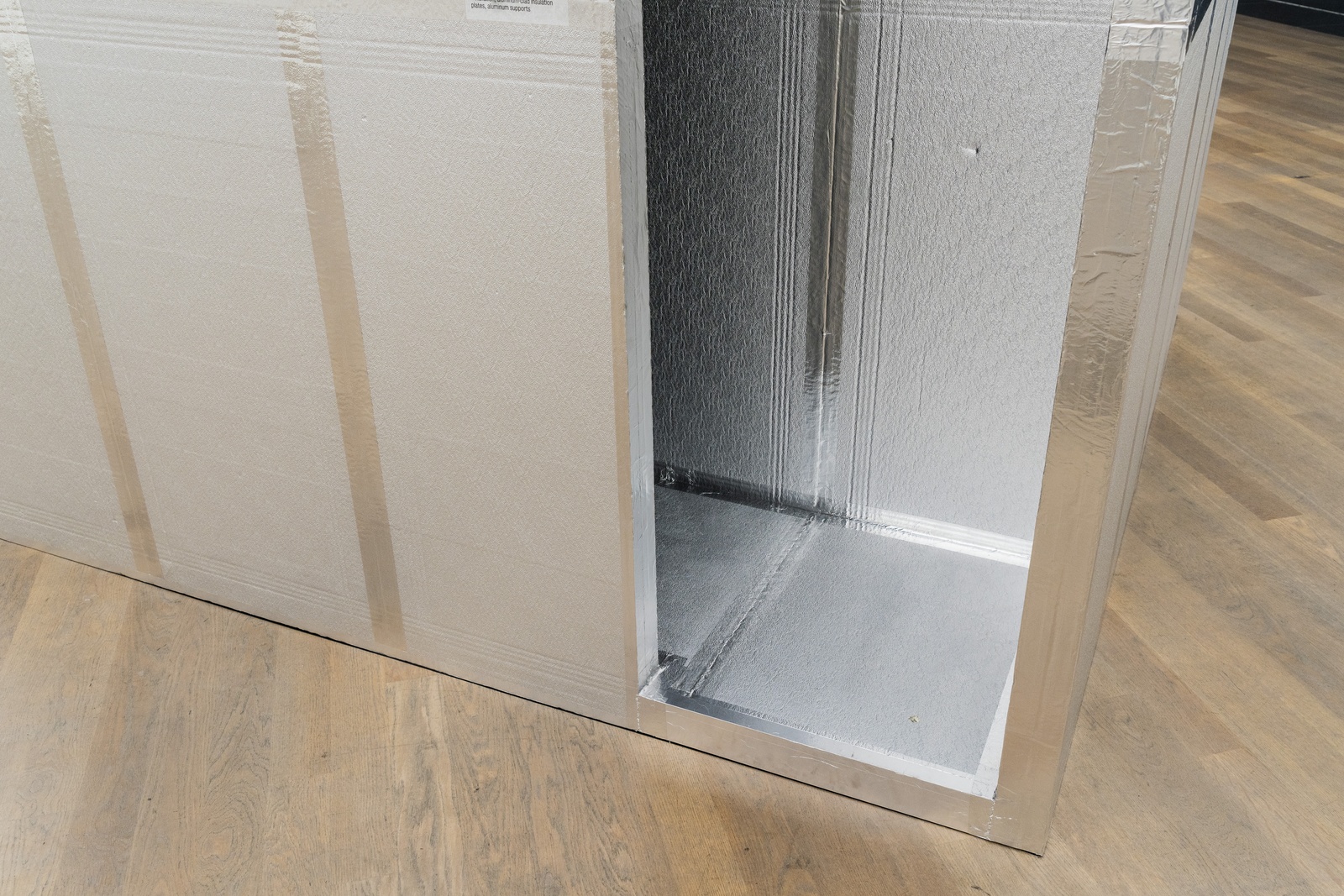 LEONIE LASS, Leonie Lass, Leonie, Lass, Künstlerin, Künstler, Kunst, Stuttgart, Kunstakademie, ABK, abk Stuttgart, Klasse Mosler, IMG, Intermediales Gestalaten, Interdisziplinär, Raum, Installation, Rauminstallation, Sound, Klang, Ton, Performance, happening, art, Kunst, Video, Film, Medien, Wechselwirkung, Kreisläufe, Material, raumbezogen, Raumversorgen, Joseph Beuys, Honigpumpe, Zirkulieren, Wasser, Pumpe, Bottich, Transfer, water, art, Transparez, Graben, graben der abk