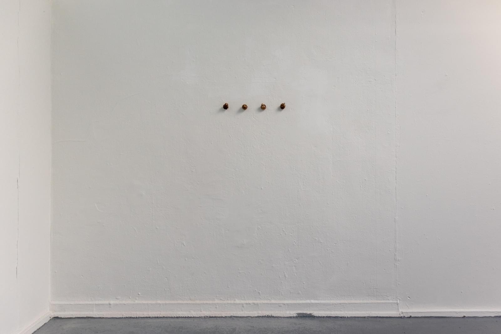LEONIE LASS, Leonie Lass, Leonie, Lass, Künstlerin, Künstler, Kunst, Stuttgart, Kunstakademie, ABK, abk Stuttgart, Klasse Mosler, IMG, Intermediales Gestalaten, Interdisziplinär, Raum, Installation, Rauminstallation, Sound, Klang, Ton, Performance, happening, art, Kunst, Video, Film, Medien, Wechselwirkung, Kreisläufe, Material, raumbezogen, Raumversorgen, Joseph Beuys, Honigpumpe, Zirkulieren, Wasser, Pumpe, Bottich, Transfer, water, art, Transparez, Graben, graben der abk